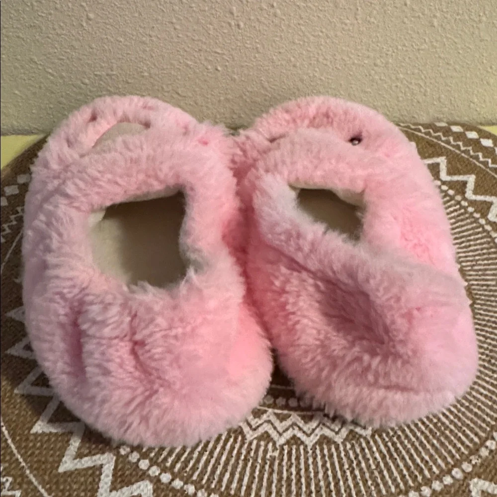 $5 bundled - Kids 11/12 Cute Pink Fuzzy Slippers with Heart Design
